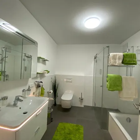 Panorama Penthouse Mit Klima Und Whirlpool Fuer Bis Zu 6 Personen Apartment *
