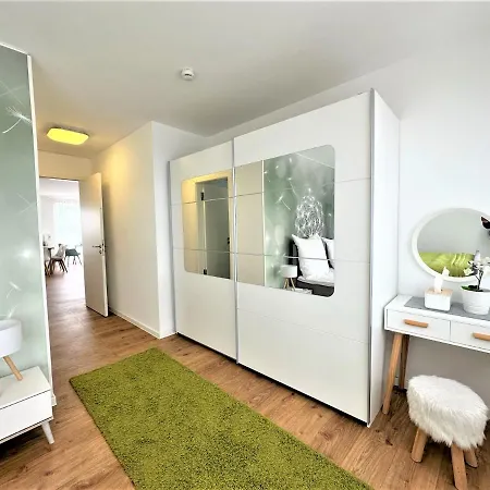 Panorama Penthouse Mit Klima Und Whirlpool Fuer Bis Zu 6 Personen *